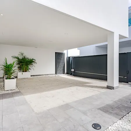 Estandar 7 - Casangular By Upper Вілла *